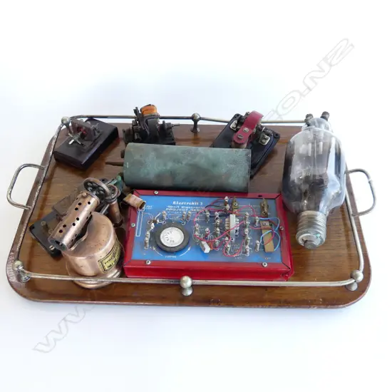 OAK GALLERY TRAY L550MM & 8 ELECTRONIC MOTORS CIRCUITS BULBS ETC 