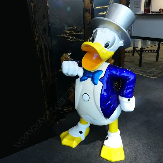 LG DISNEY DONALD DUCK FIBREGLASS FIGURE IN BRIGHT AUTOMOTIVE PAINT & LACQUER H.1500mm