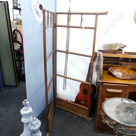 JAPANESE VINTAGE ‘IKO’ ROOM CORNER CLOTHES HANGER 2 folding sections 1550 x 1500mm