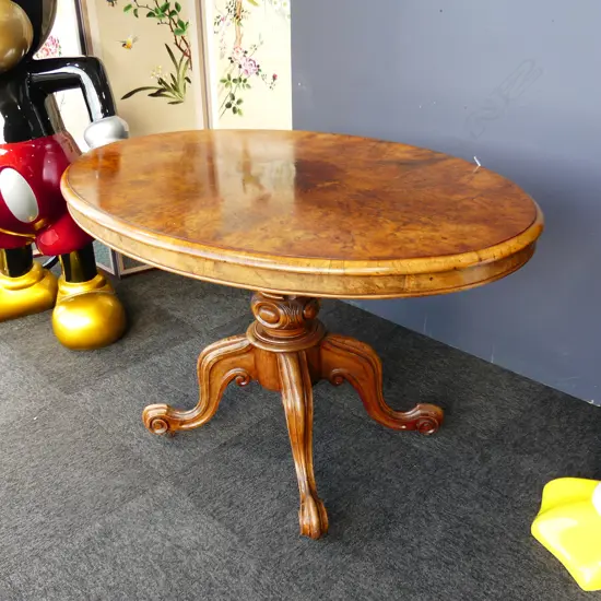 VICTORIAN WALNUT LOO TABLE (small proportion)