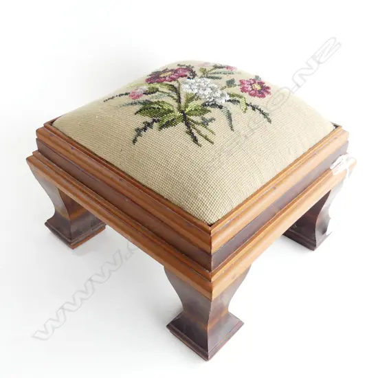 SMALL SQUARE TAPESTRY FOOT STOOL  