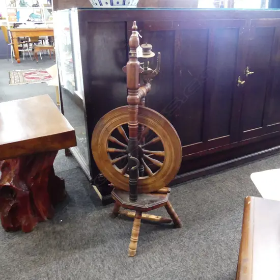 VINTAGE SPINNING WHEEL H940MM