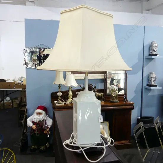 WHITE ORIENTAL STYLE LAMP H.720mm