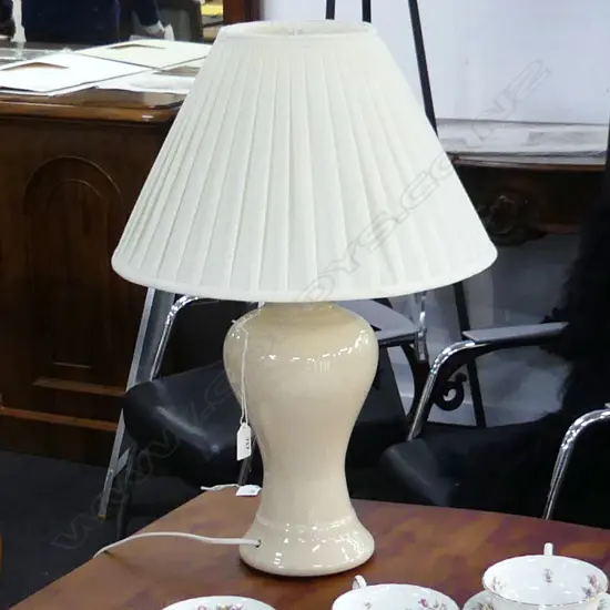 WHITE GINGER JAR LAMP H.550mm