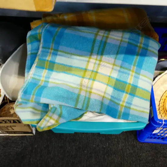 BOX LOT ASST. LINENS + 2 RETRO WOOLEN BLANKETS