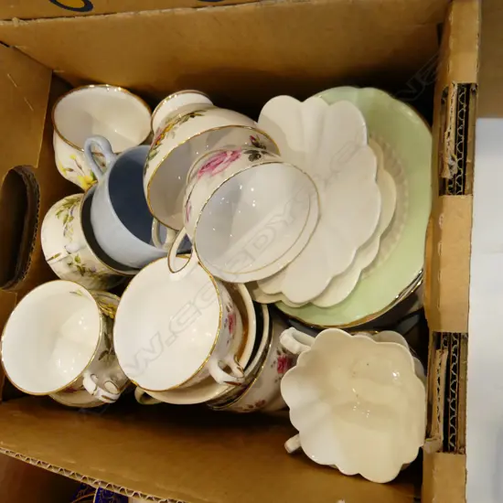 BOX ASST DUOS & TRIOS INCL ROYAL DOULTON, COLCLOUGH, ROYAL ALBERT ETC..