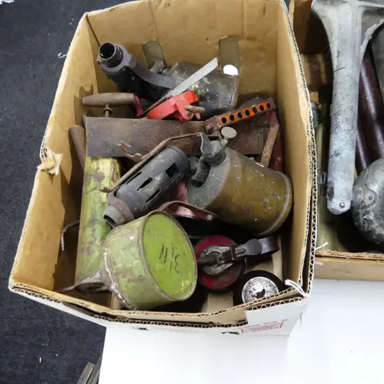 BOX LOT ASST. VINTAGE SPRAY / OIL CANS