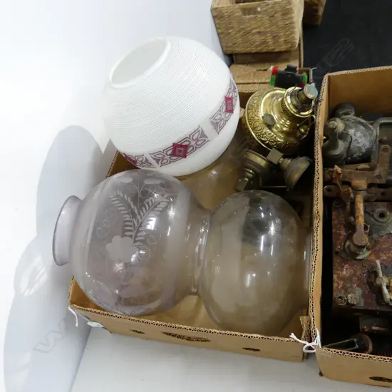 BOX LOT ASST. VINTAGE GLOBE LIGHT SHADES / 2 SCONCES ETC