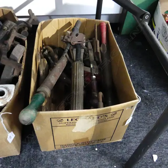 BOX LOT ASST. VINTAGE TOOLS; GARDEN SPRAYERS ETC