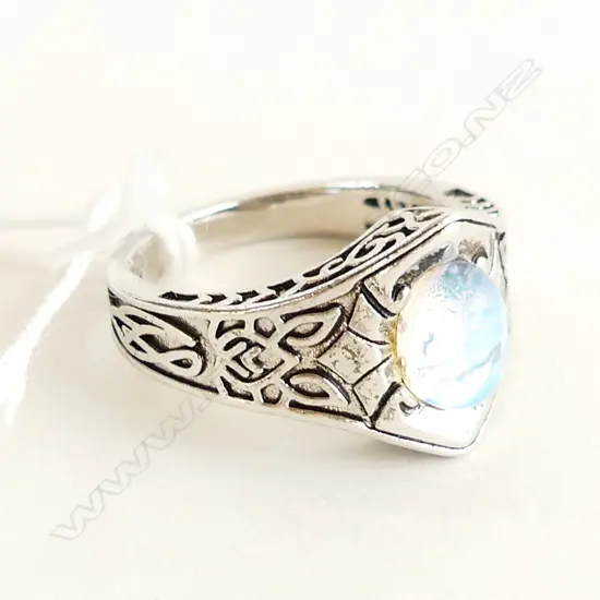 ENGRAVED 925 SILVER RING WITH MOONSTONE ?