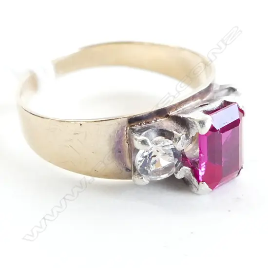 9CT RED STONE & CZ DRESS RING 2.8GMS SIZE P