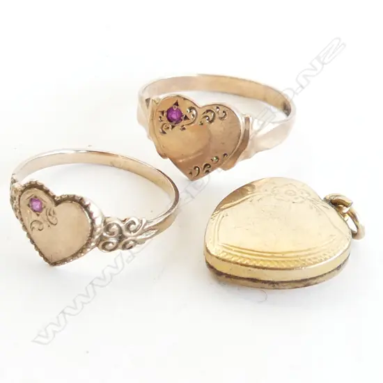 2 9CT GOLD HEART SIGNET RINGS WITH RUBIES + 9CT GOLD HEART LOCKET  5.13GMS 