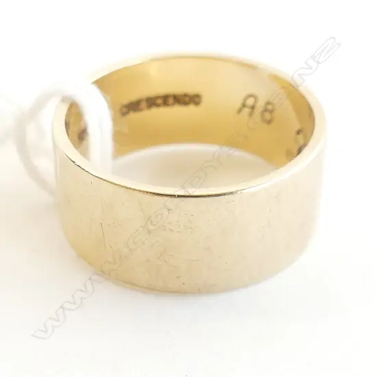 9CT GOLD WEDDING BAND  4.58GMS
