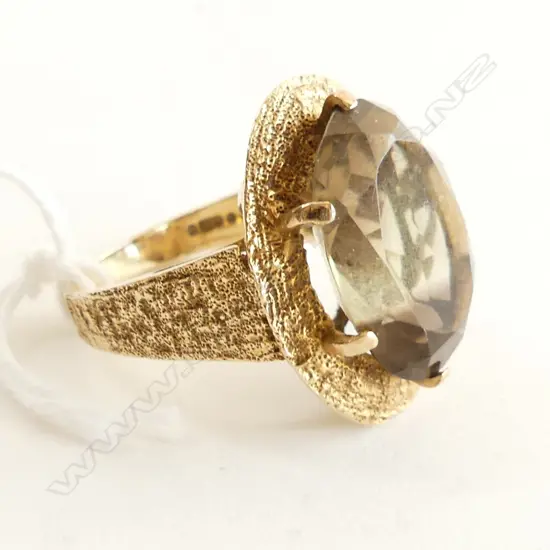 9CT GOLD SMOKEY QUARTZ RETRO COCKTAIL RING 7.1 GRAMS