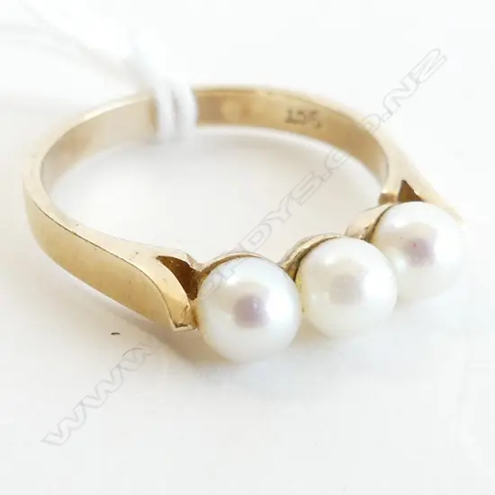 9CT GOLD RING WITH 3 CULTURED PEARLS  2.90GMS SIZE Q