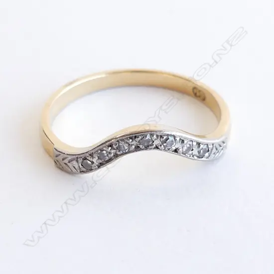 14CT GOLD & DIAMOND SHAPED BAND RING 1.7gms SIZE L