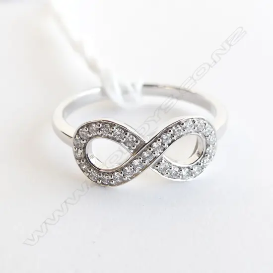 9CT WHITE GOLD & DIAMOND INFINITY RING