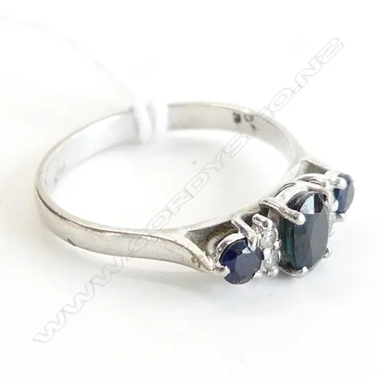 9CT WHITE GOLD SAPPHIRE & DIAMOND RING 2.7GMS 