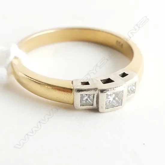 18CT GOLD & DIAMOND RING  4.05GMS SIZE O