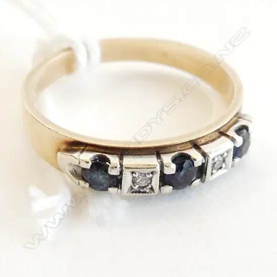 9CT GOLD, SAPPHIRE & DIAMOND BAND RING 2.40GMS SIZE M