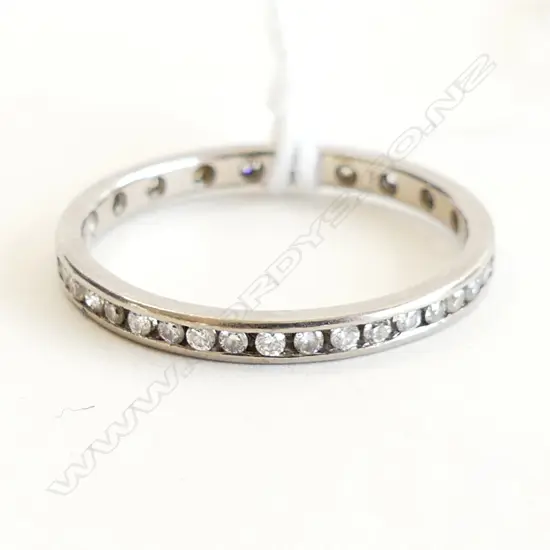 18CT GOLD & DIAMOND SET ETERNITY RING 2.2GMS