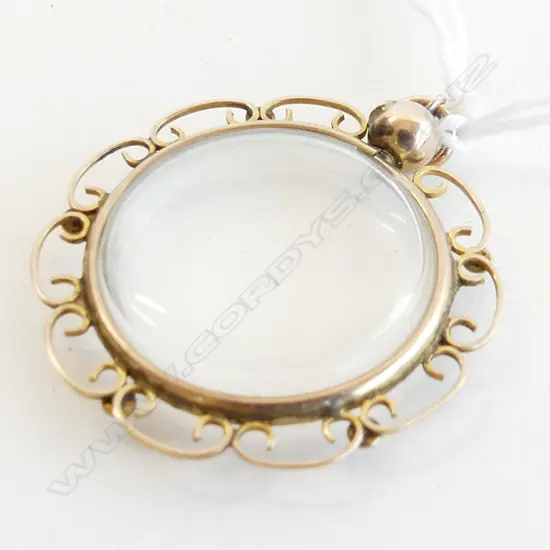 9CT GOLD & SEED PEARL FRAMED GLASS LOCKET PENDANT 