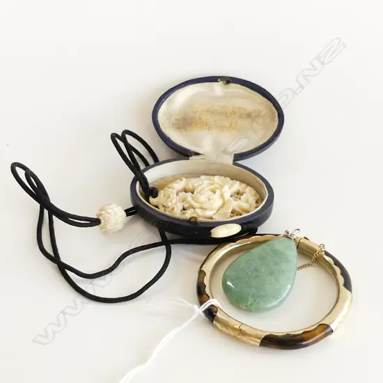 3 PCES JEWELLERY; QUART PEAR DROP PENDANT, CARVED IVORY PENDANT NECKLACE, SILVER GILT TIGERS EYE BANGLE