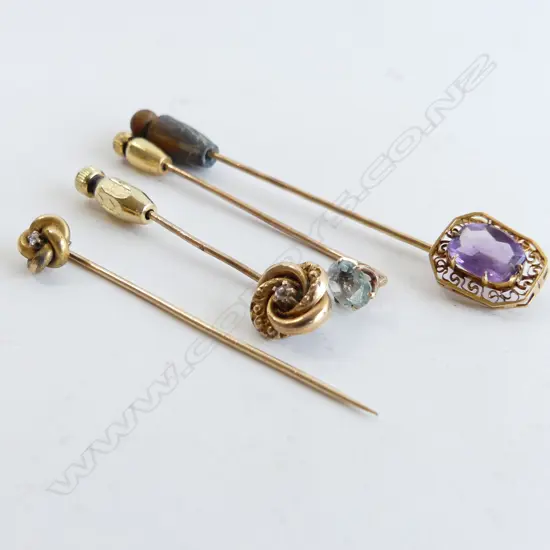 4 STICK PINS; 10CT YG AMETHYST, 14CT AQUAMARINE, 2x 9CT KNOTTED DESIGN w. CLEAR STONES