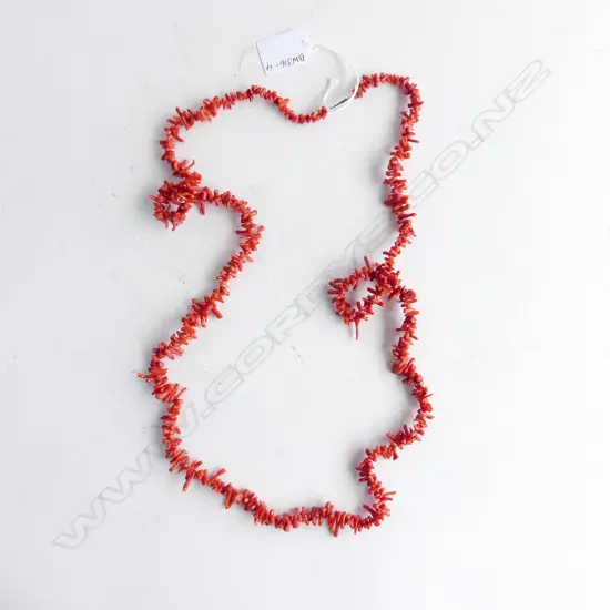 LONG CORAL CHIP NECKLACE