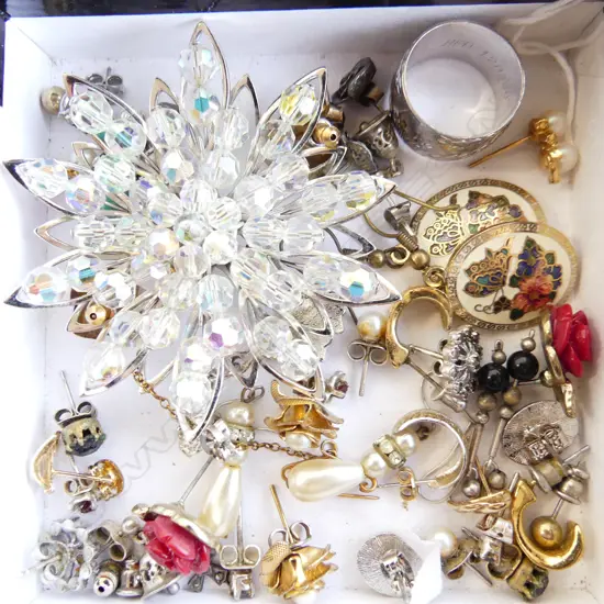 SM BOX ASST EARRINGS, CRYSTAL BROOCH, STG RING ETC..