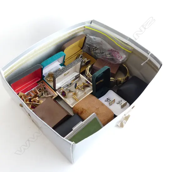 COLLECTION OF CUFFLINKS COSTUME RINGS BRACLETS ETC 