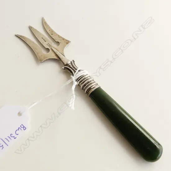 NZ S/S & GREENSTONE BREAD FORK HALLMARKED AM