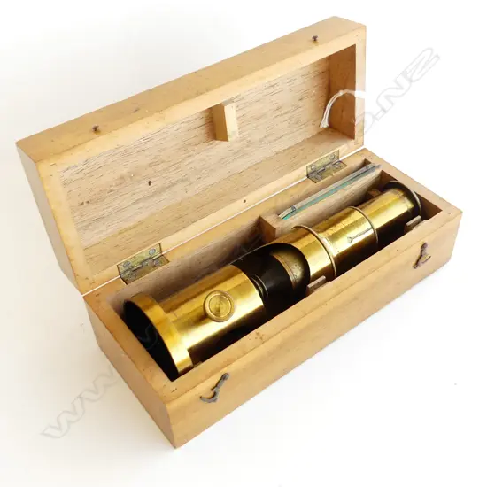 SMALL CASED VINTAGE BRASS MICROSCOPE L170MM