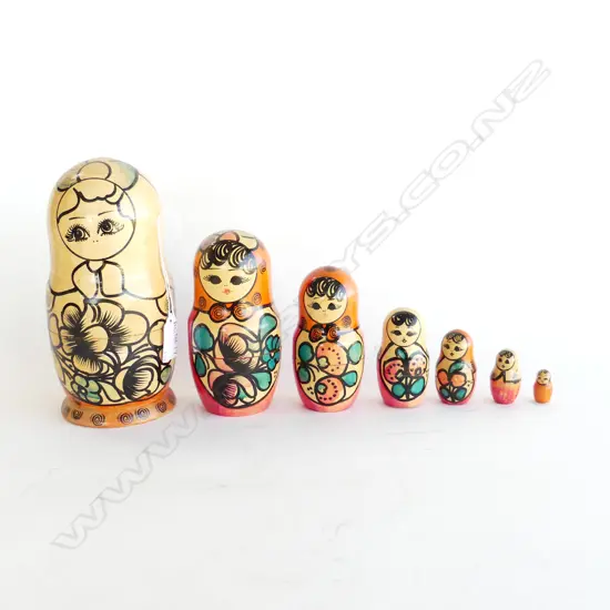 7 WOODEN NESTING RUSSIAN DOLLS H.200mm one damaged