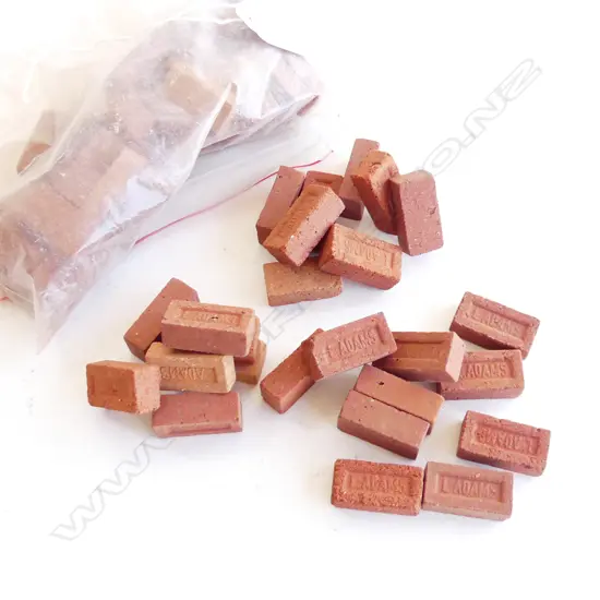 BAG LUKE ADAMS KIDDI BRICKS APPROX 90