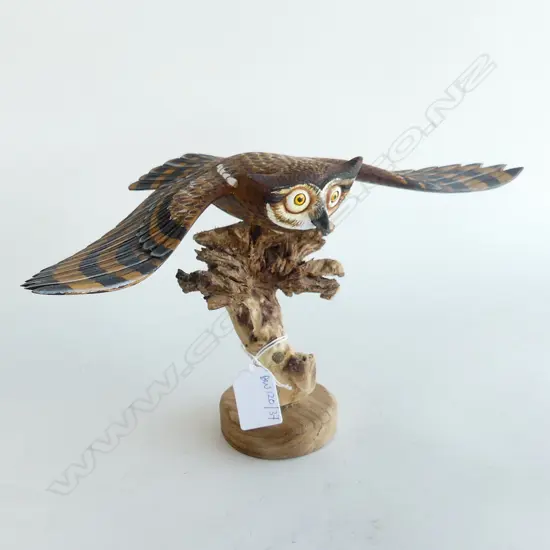 DACTYLANTHUS (WOOD ROSE) w. CARVED WOODEN PAINTED OWL W.300mm