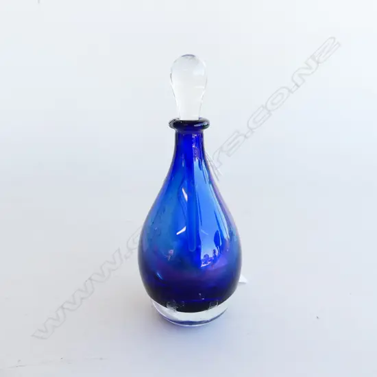 GARY NASH BLUE GLASS SCENT BOTTLE WITH STOPPER H. 148MM, ETCHED ON BASE WITH 'NASH '95'