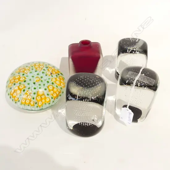 5 PCES ART GLASS; 4 PAPERWEIGHTS; MILLE FIORE 115mm dia, SET OF 3 + RED BOTTLE VASE H.100mm 