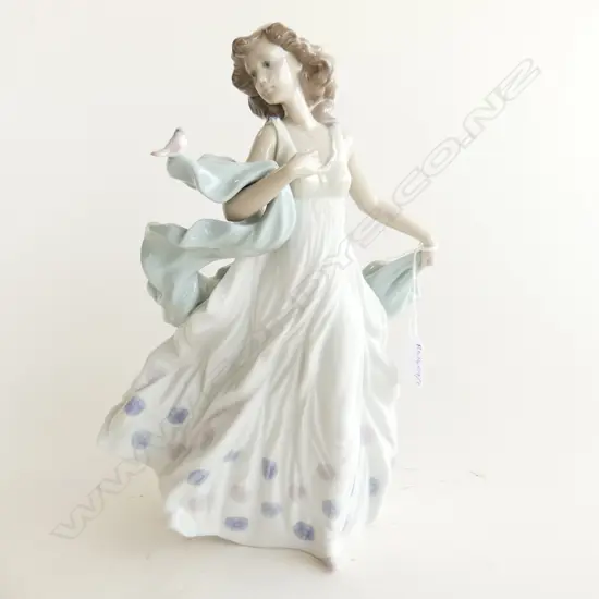 LLADRO FIGURINE 'SUMMER SERENADE' #6193 - WOMAN w. BIRD H.320mm excellent condition