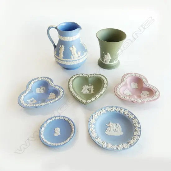 7 PCES ASST. WEDGWOOD JASPERWARE; 5 DISHES, VASE & JUG H.125mm