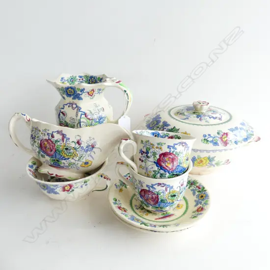 9 PCES MASONS STRATHMORE; JUG, SAUCE BOAT, LIDDED TUREEN, 2 C/S, COUPE...