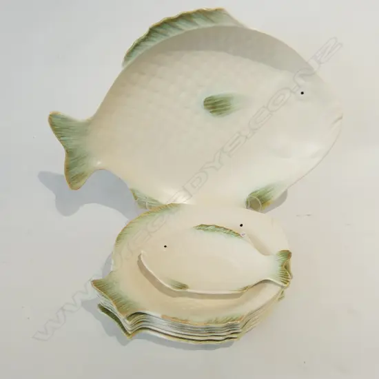 8 PCE SHORTER & SON FISH PLATE SET; PLATTER 380x280, 6 PLATES L.230mm, DISH