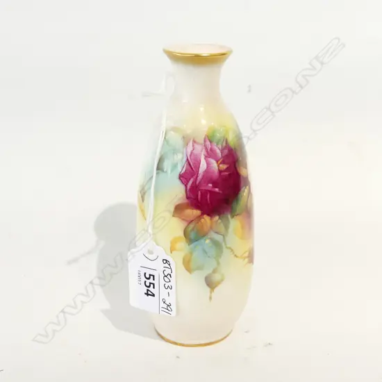 ROYAL WORCESTER HAND PAINTED ROSES VASE, ARTIST SIGNED M. HUNT, DATE 1948 H. 140MM