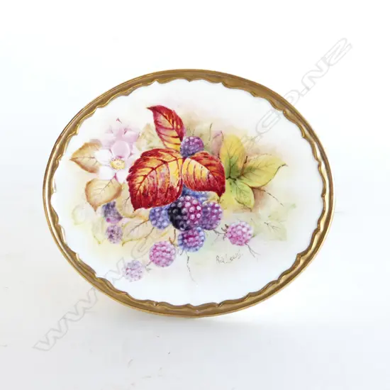 RICK LEWIS FOR HEREFORD CHINA NZ HAND PAINTED BLACKBERRIES PLAQUE, SIGNED (PREV. AN ARTIST FOR ROYAL WORCESTER) L 125MM
