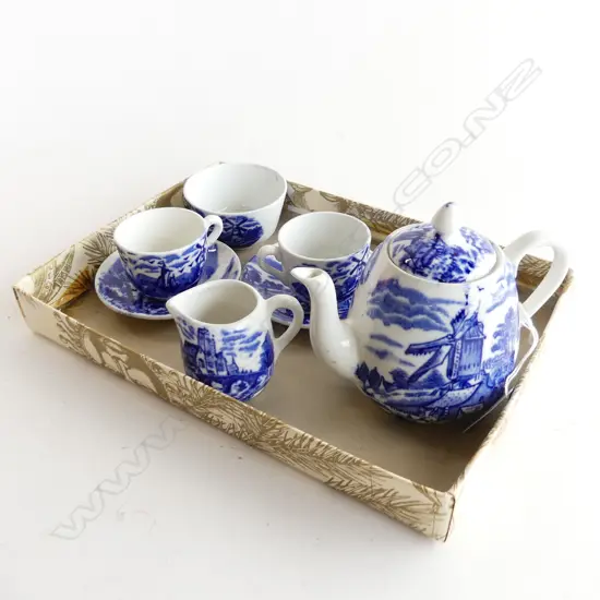 ENGLISH B/W CHILDS TEASET OLD DUTCH PATTERN TEAPOT H120MM