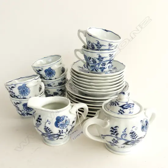 7 BLUE DANUBE TRIOS + MILK JUG & LIDDED SUGAR