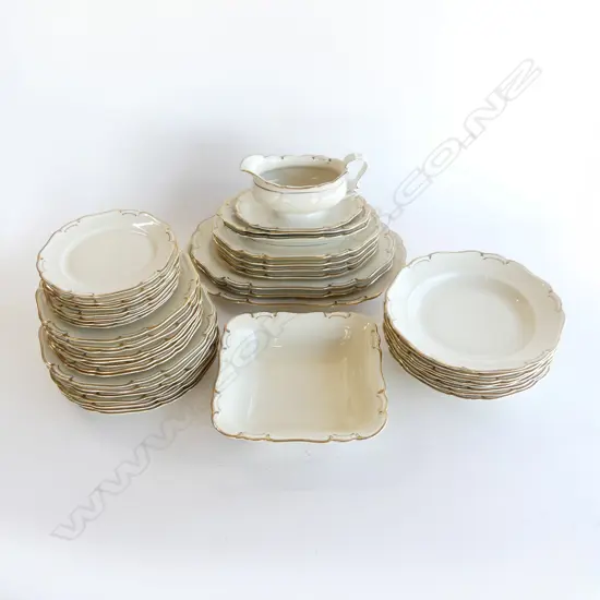 42 PCE PMR BAVARIAN PART DINNER SET; 7 DINNER PLATES 240mm dia...