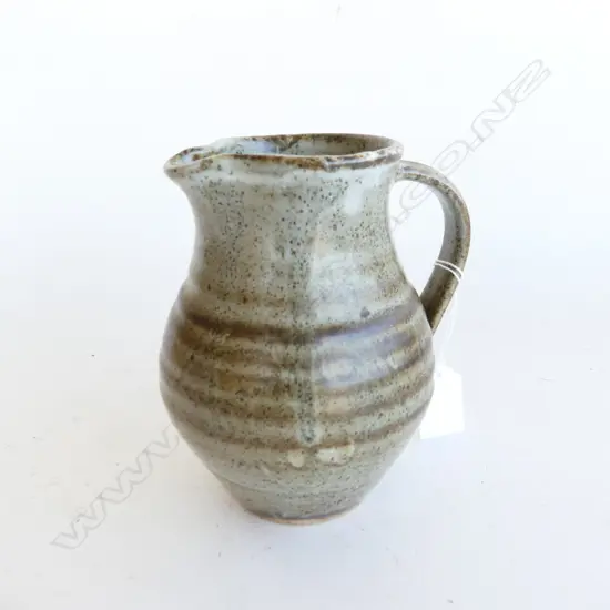 LEN CASTLE POTTERY JUG H. 150MM, IMPRESSED MARK TO BASE 