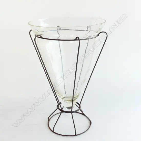LG GLASS VASE IN RUSTIC WIRE HOLDER H.335mm