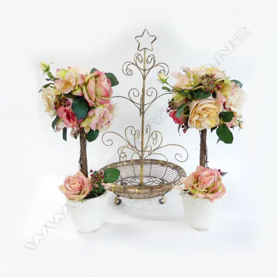 GILT METAL XMAS TREE H.680mm + PR FAKE POTTED ROSE BOUQUETS H.520mm